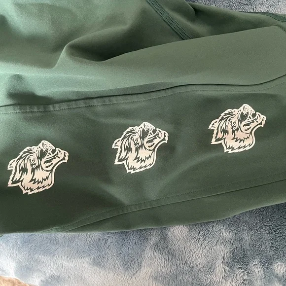 Dara sport green shorts - Picture 3 of 5